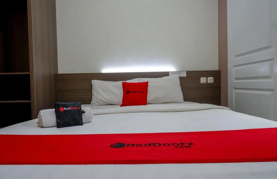RedDoorz Plus near Paragon Mall Semarang-1