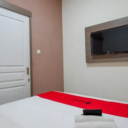 RedDoorz Plus near Paragon Mall Semarang-2