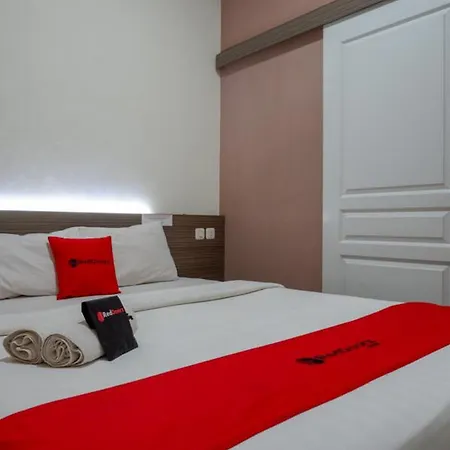 RedDoorz Plus near Paragon Mall Semarang-3